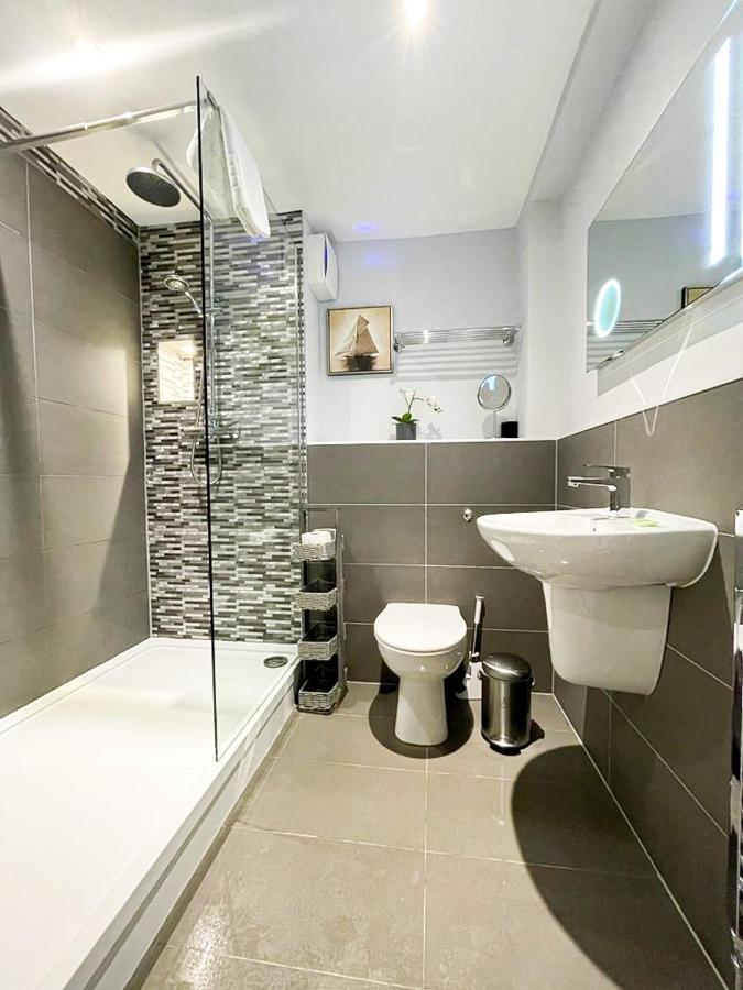 Modern 3 Bedroom Apartment, West End Edimburgo Exterior foto
